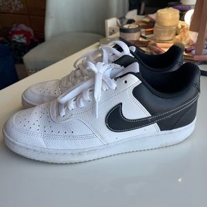 Nike Court Vision Low Women’s Sneaker Size 9.5 Black and White